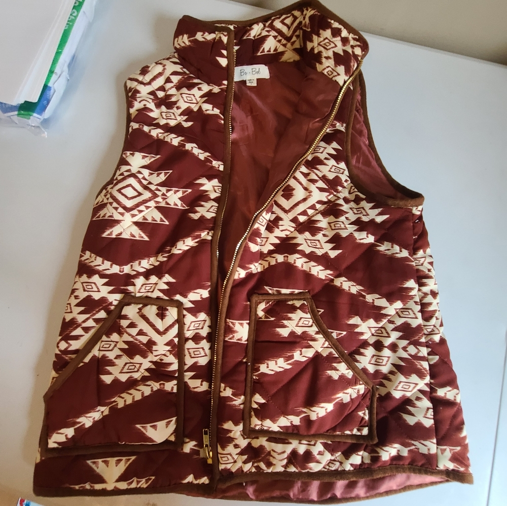 Bo bel puffer vest Buckle Aztec print gold zipper. Boho vibes